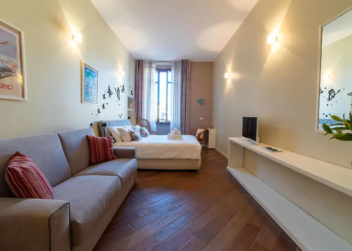 Mazzini Square コモ